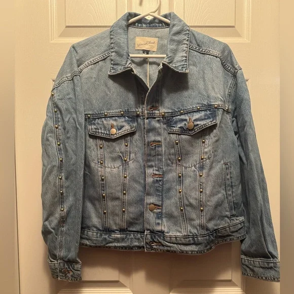 NWT Universal Thread Light Blue Jean Jacket with Stud Details oversized fit - Picture 1 of 3